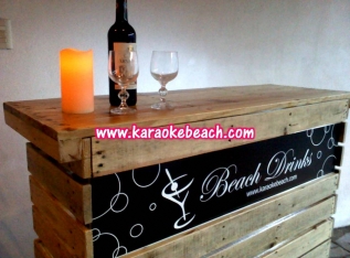 Drink Station ó Barra iluminada madera vintage, prepara aquí tus bebidas favoritas.
