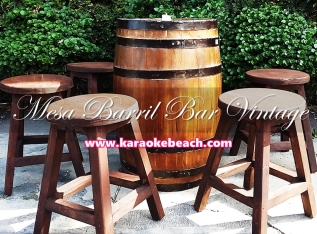 Mesa de barril con banquitos de madera rustica - vintage 6 personas , en Monterrey ahora con bancos redondos